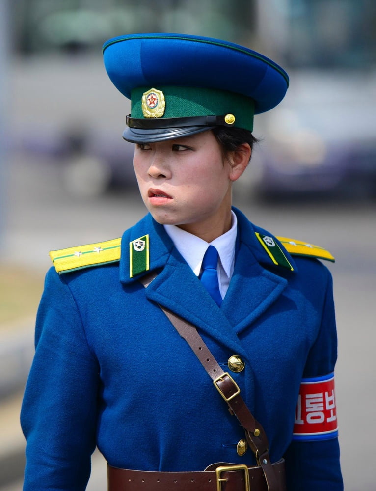 Signore del traffico sexy della Corea del Nord! 2
 #90580461