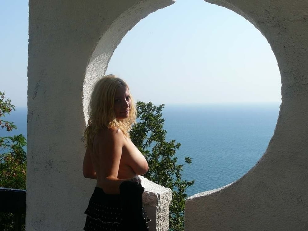 Julia posando al aire libre mezcla
 #97179837