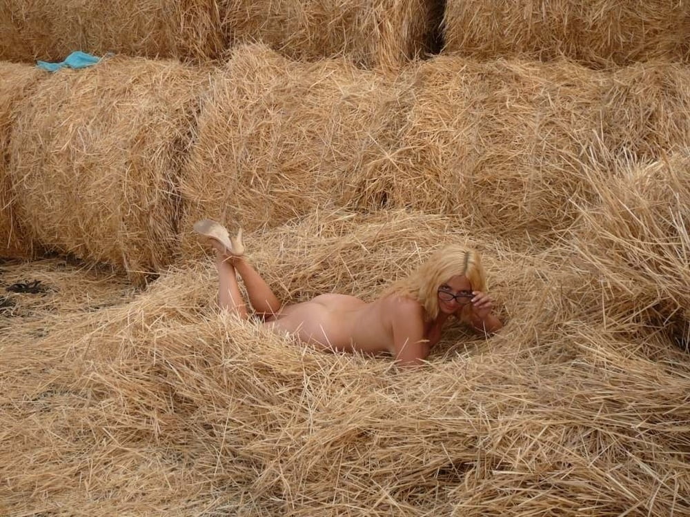 Julia posando al aire libre mezcla
 #97179839