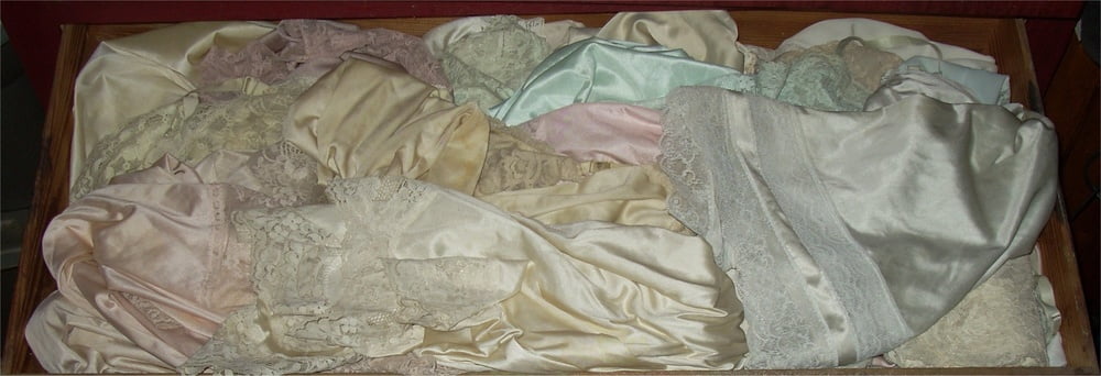 Culottes sexy, lingerie en dentelle, demi-jupes, jupes complètes, etc.
 #100595645