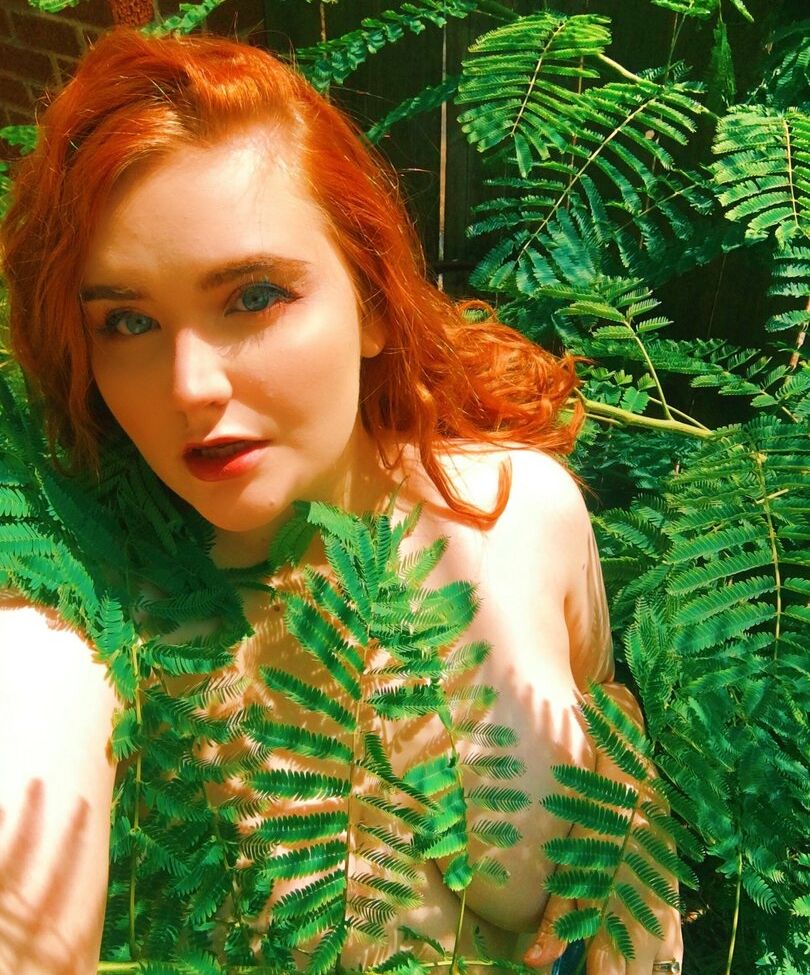 Allisonivyx desnuda #108754031