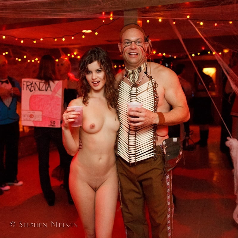 Alexis talya halloween nude kostüm party
 #91598348