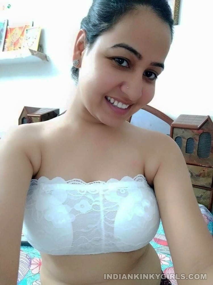 Chica india encerrada selfie
 #81621585