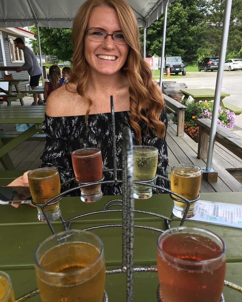 Eng aussehende Rothaarige Schlampe
 #97168159