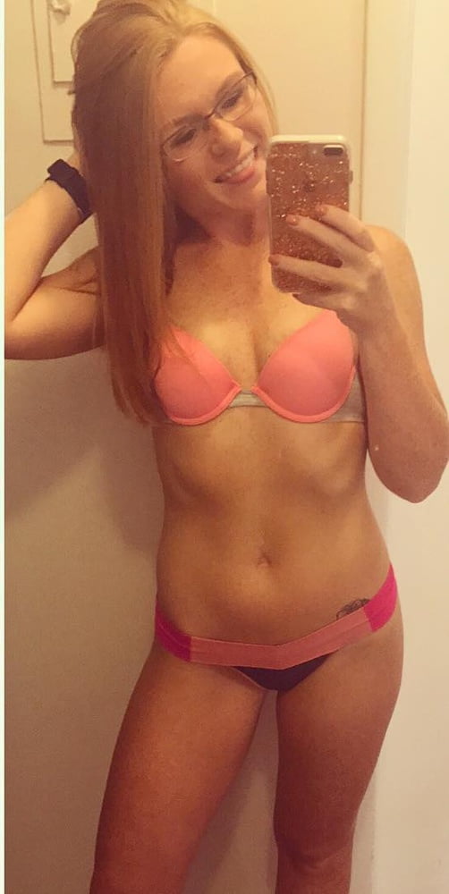 Eng aussehende Rothaarige Schlampe
 #97168167