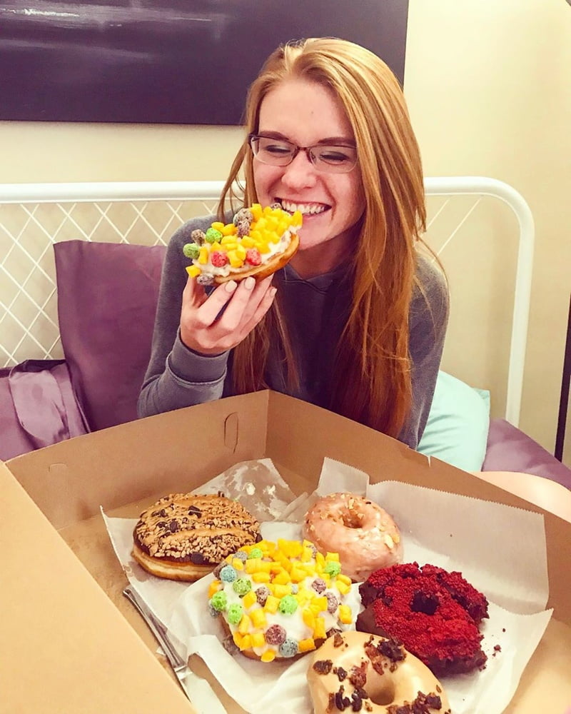 Eng aussehende Rothaarige Schlampe
 #97168177