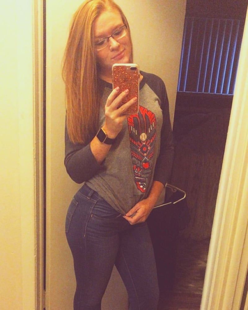 Eng aussehende Rothaarige Schlampe
 #97168183