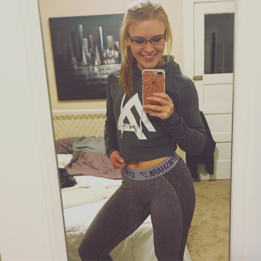 Eng aussehende Rothaarige Schlampe
 #97168188