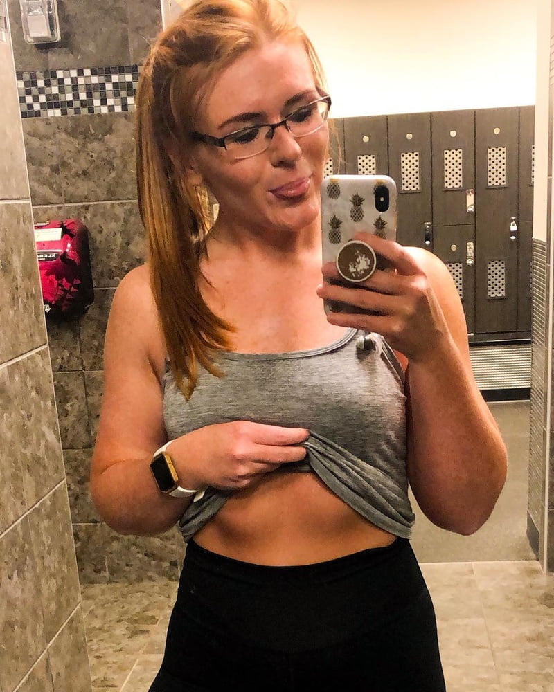 Eng aussehende Rothaarige Schlampe
 #97168190