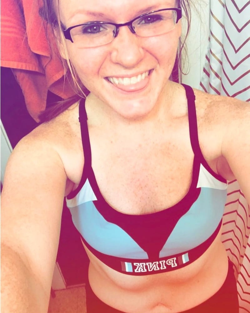 Eng aussehende Rothaarige Schlampe
 #97168191