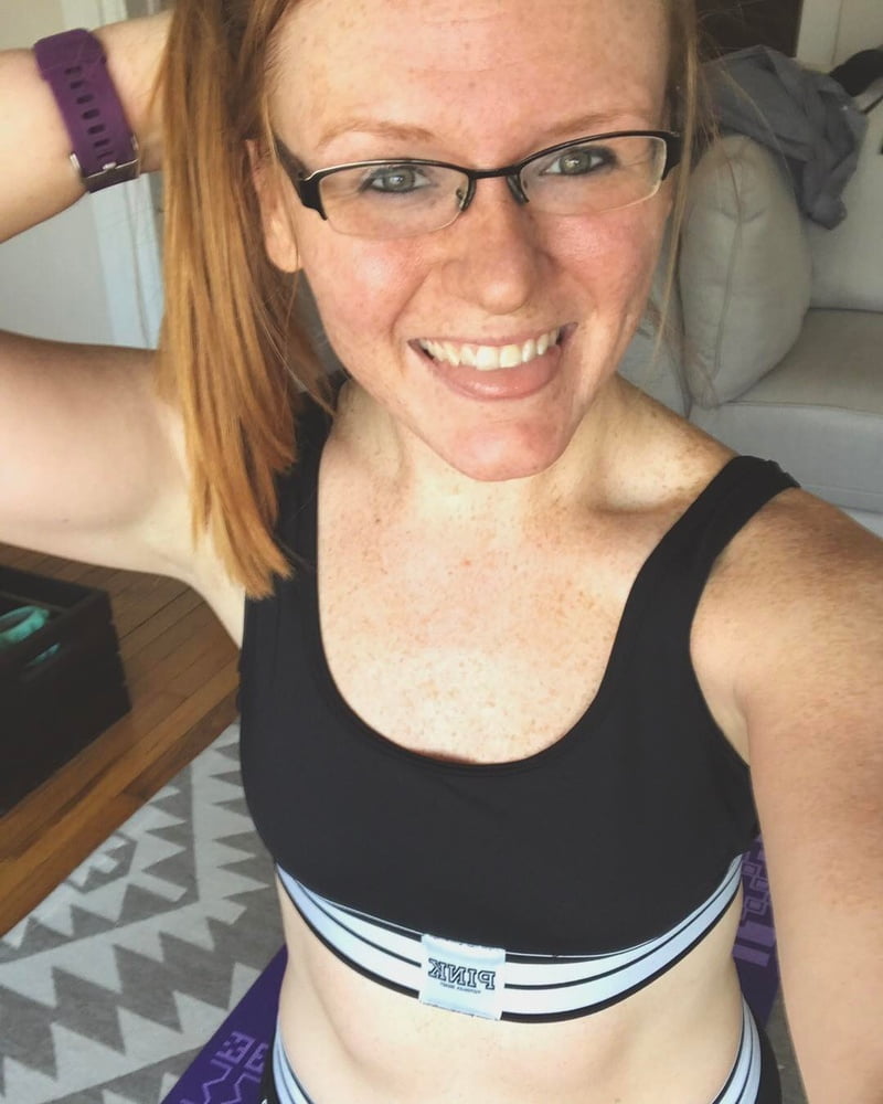 Eng aussehende Rothaarige Schlampe
 #97168193