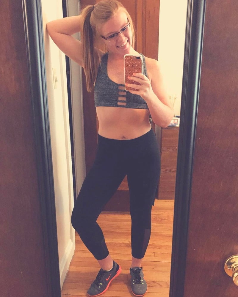 Eng aussehende Rothaarige Schlampe
 #97168197