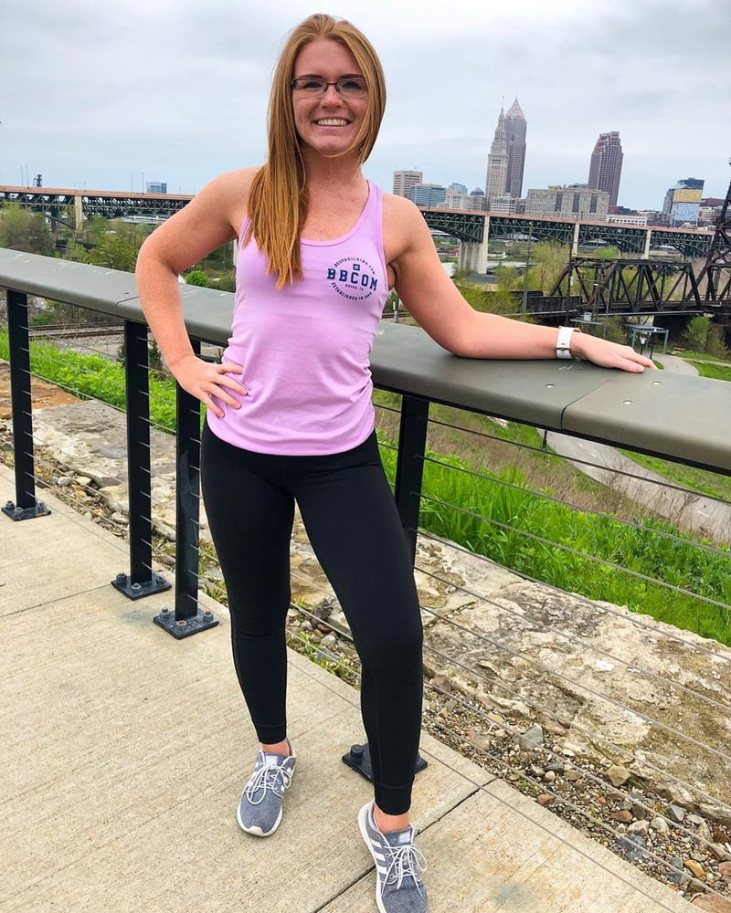 Eng aussehende Rothaarige Schlampe
 #97168198