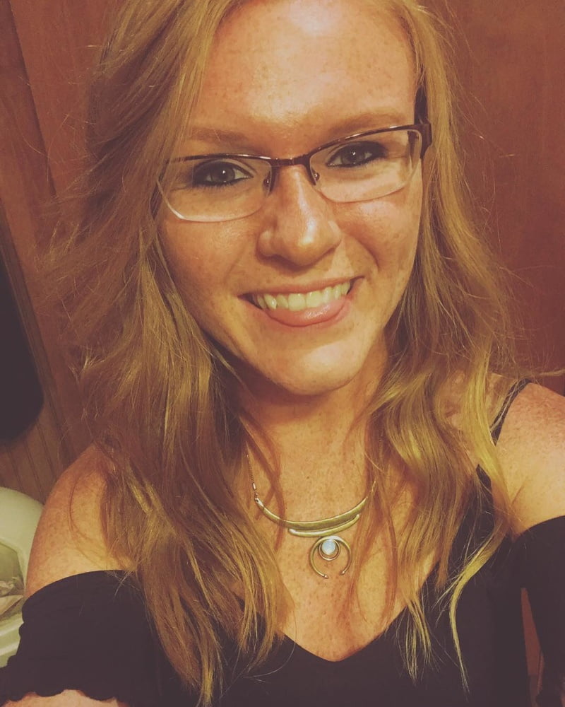 Eng aussehende Rothaarige Schlampe
 #97168202