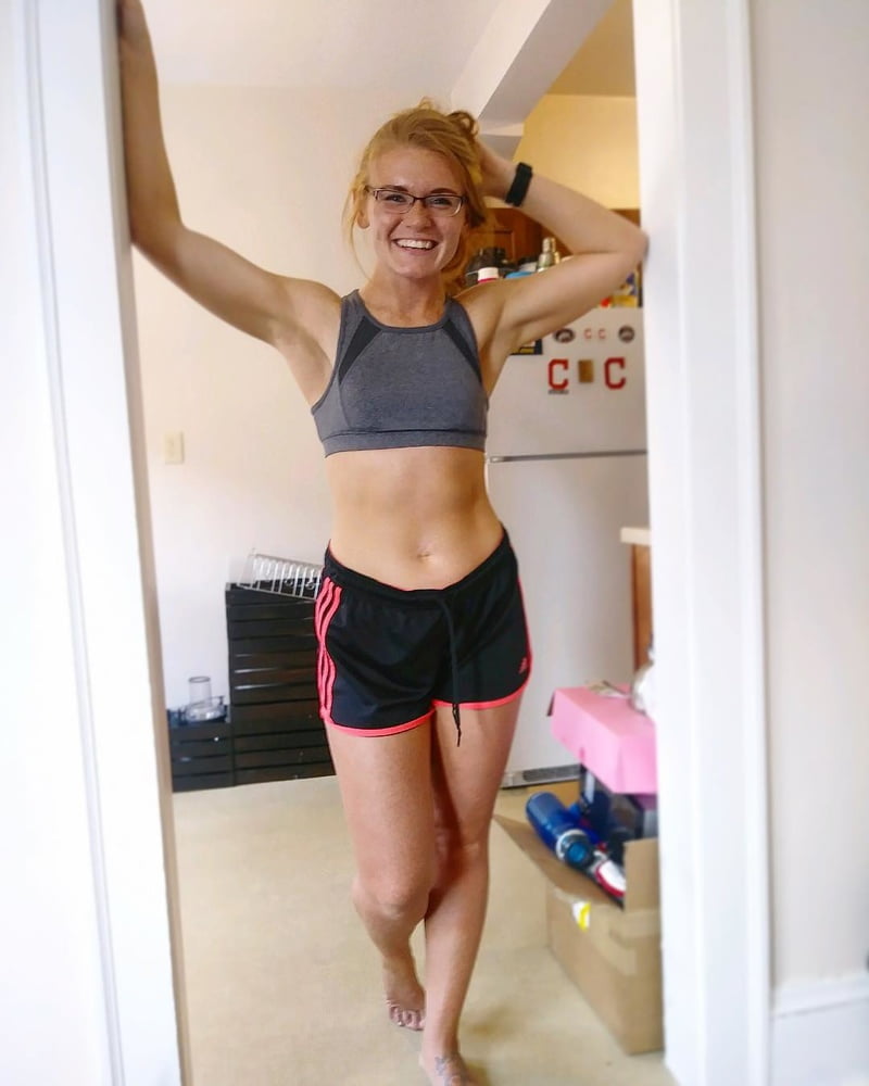 Eng aussehende Rothaarige Schlampe
 #97168211