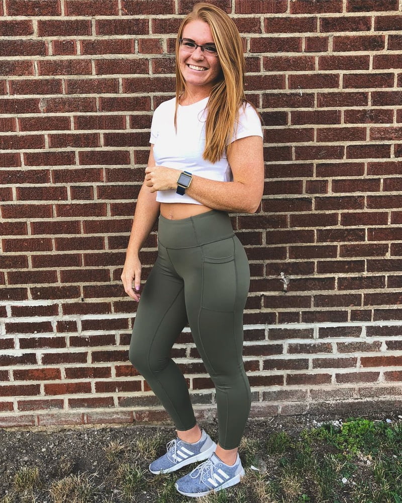 Eng aussehende Rothaarige Schlampe
 #97168218