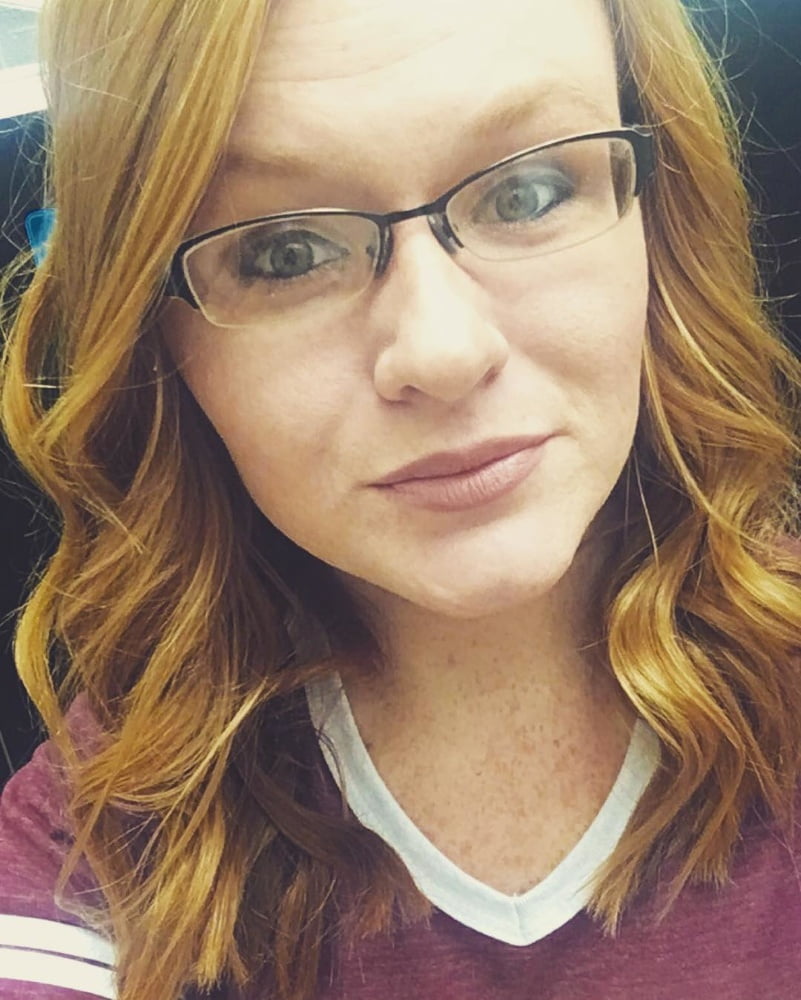 Eng aussehende Rothaarige Schlampe
 #97168220