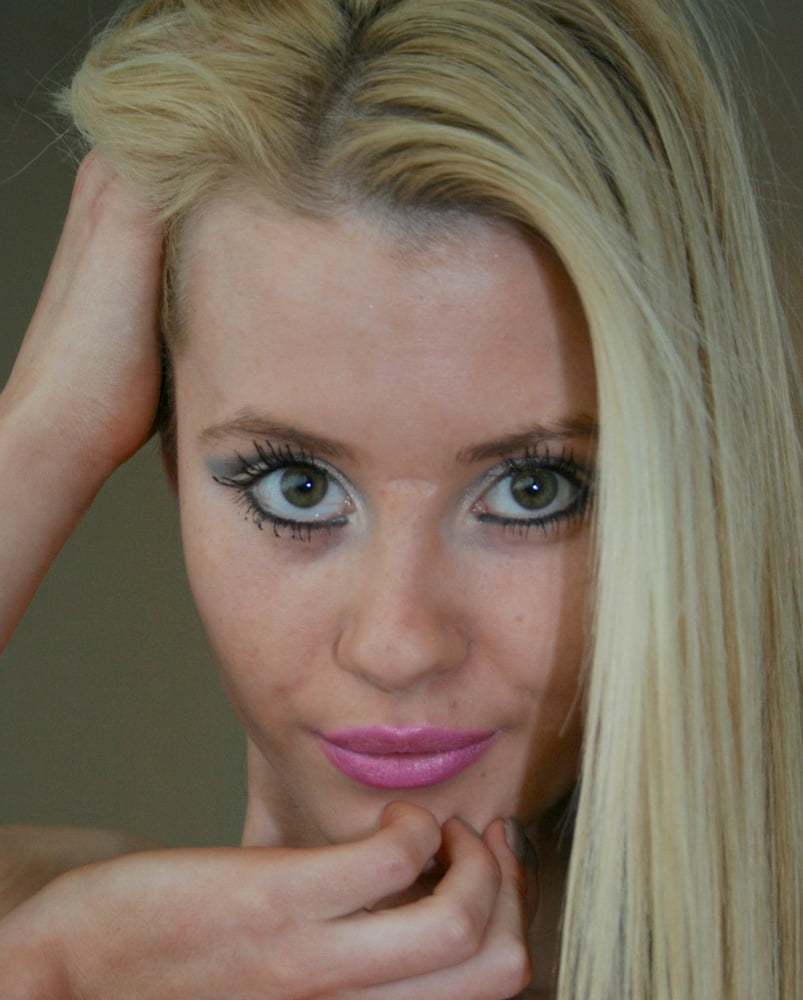 Brooke - blond, zierlich, kleine Titten, süßes Model
 #94072019