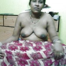 Mumbai Poor Mom #92466727