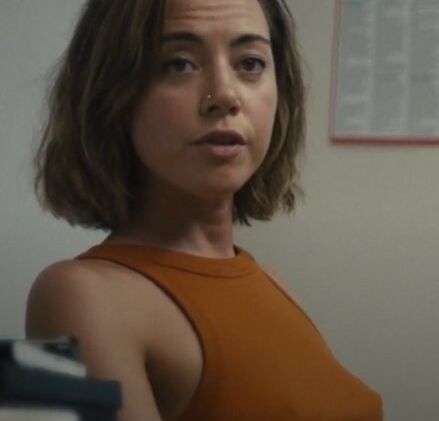 Aubrey Plaza nuda #108421759