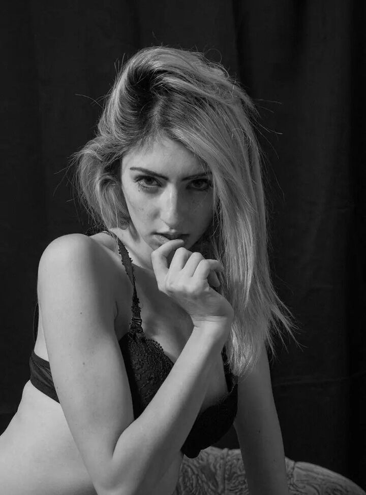 Daniela Bar desnuda #109769956