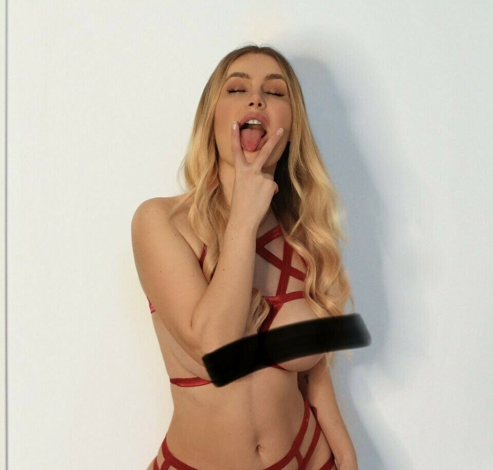 Chrissy Loum desnuda #108744663