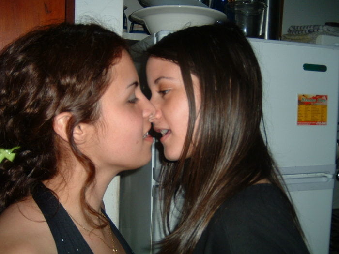 Lesbische kuesse 006 (lesbische Küsse)
 #90527784