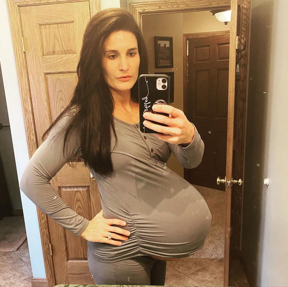 Hot mom Ashley with a huge twinbelly #100492117