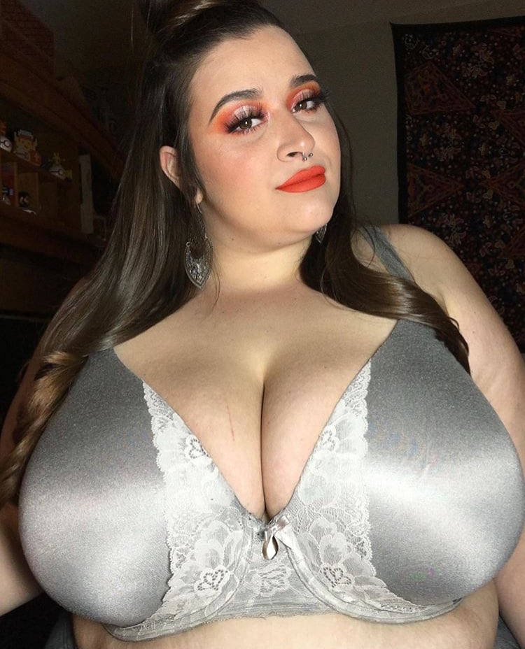 厚い美女たち 79
 #100402451