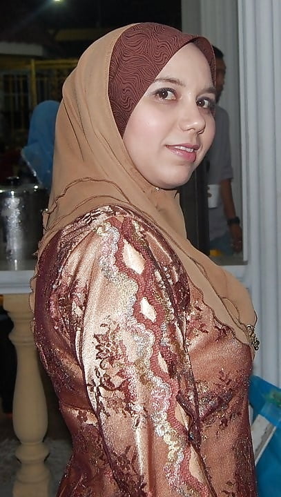 Arabe égyptienne mature hijab pute - gros seins
 #81943551