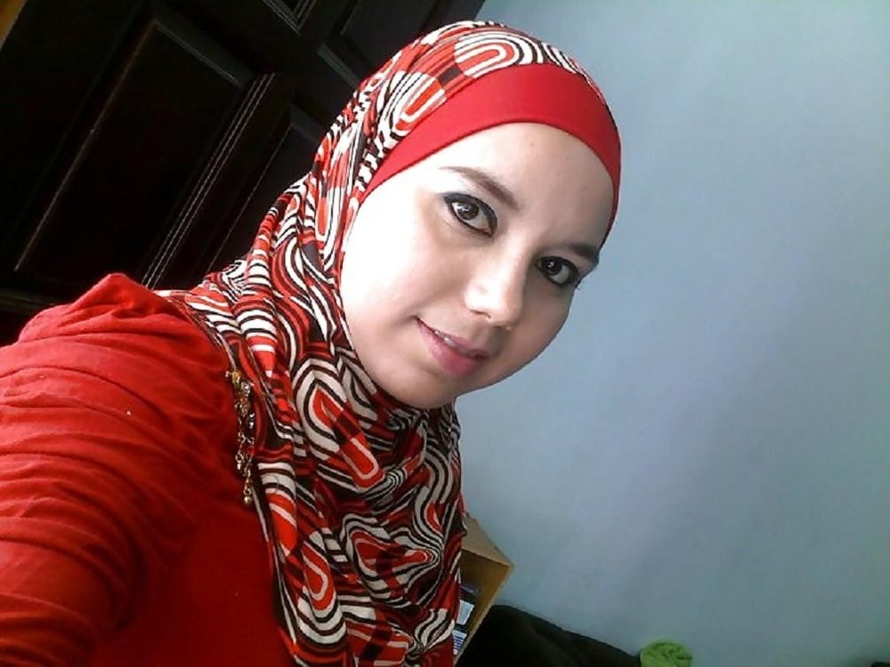 Arabe égyptienne mature hijab pute - gros seins
 #81943571