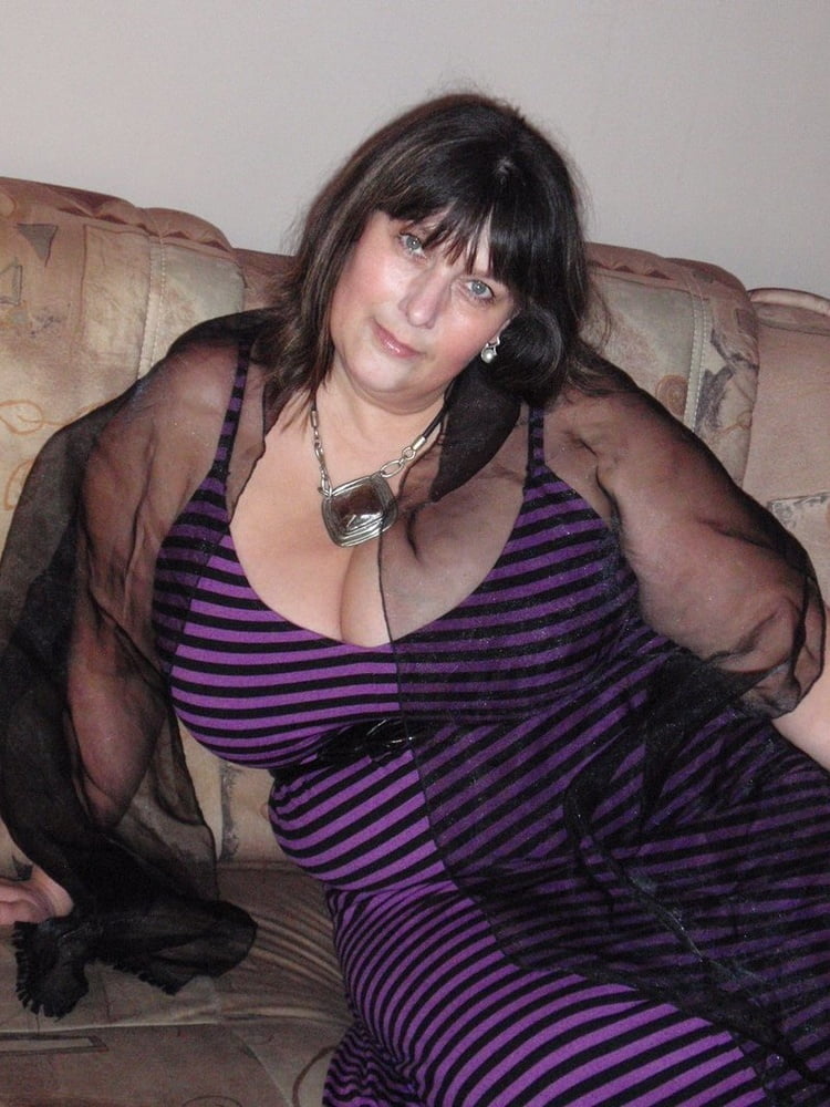 mature habillée - gros seins 18
 #93897572