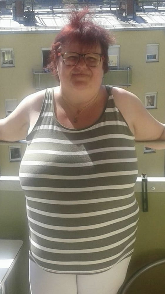 mature habillée - gros seins 18
 #93897584