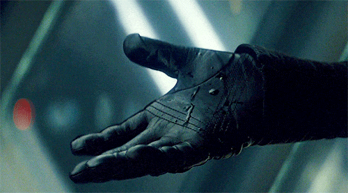 LINGERING ON FADING HANDS #80367222