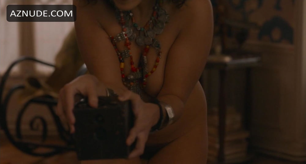 カメリア・ジョルダナ フランス人女優 裸の乳房と毛深い脇の下
 #95248793