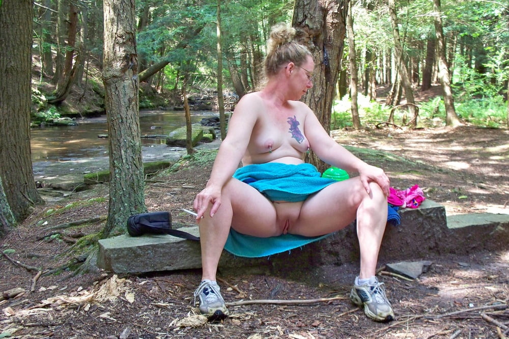 Wurde nackt an einem Wasserfall erwischt
 #98993390