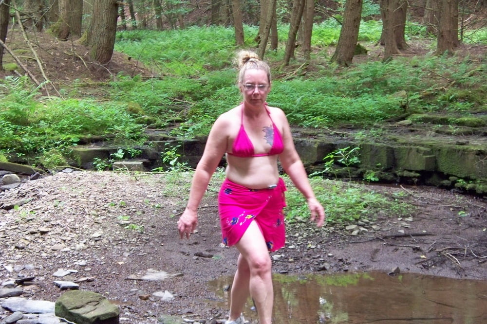 Wurde nackt an einem Wasserfall erwischt
 #98993472