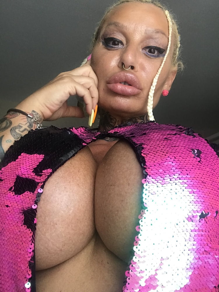 Sexy Twitter Schlampen 25
 #79694398