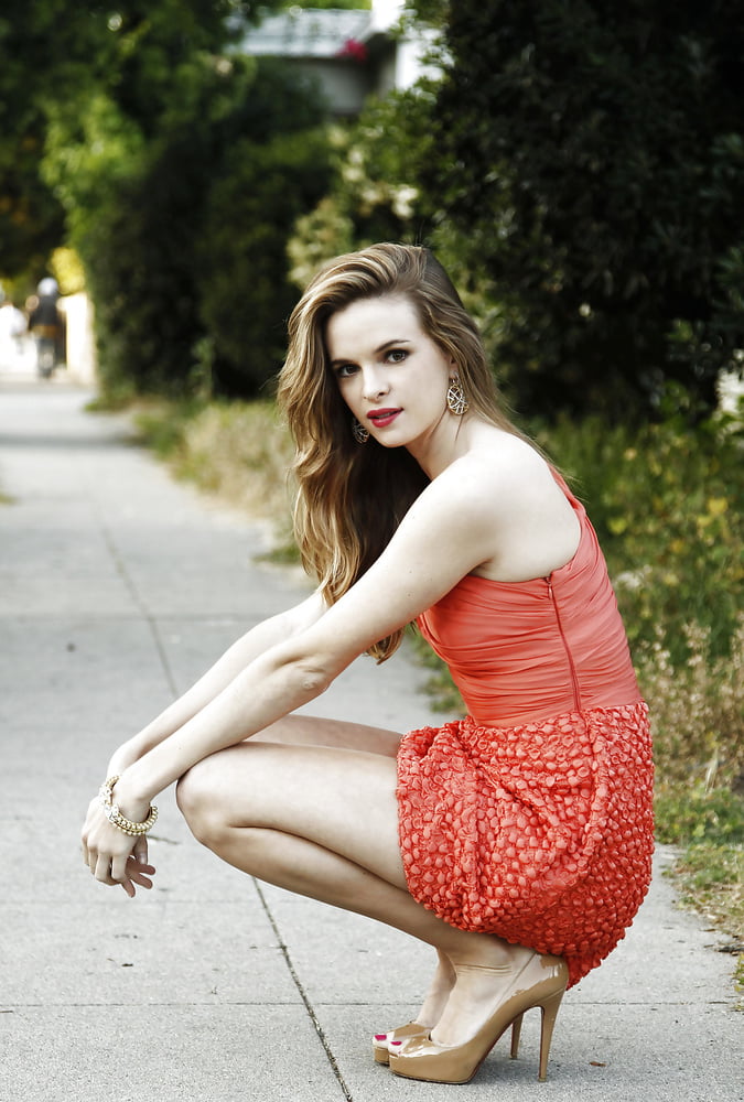 Danielle panabaker cum ziel
 #94500259