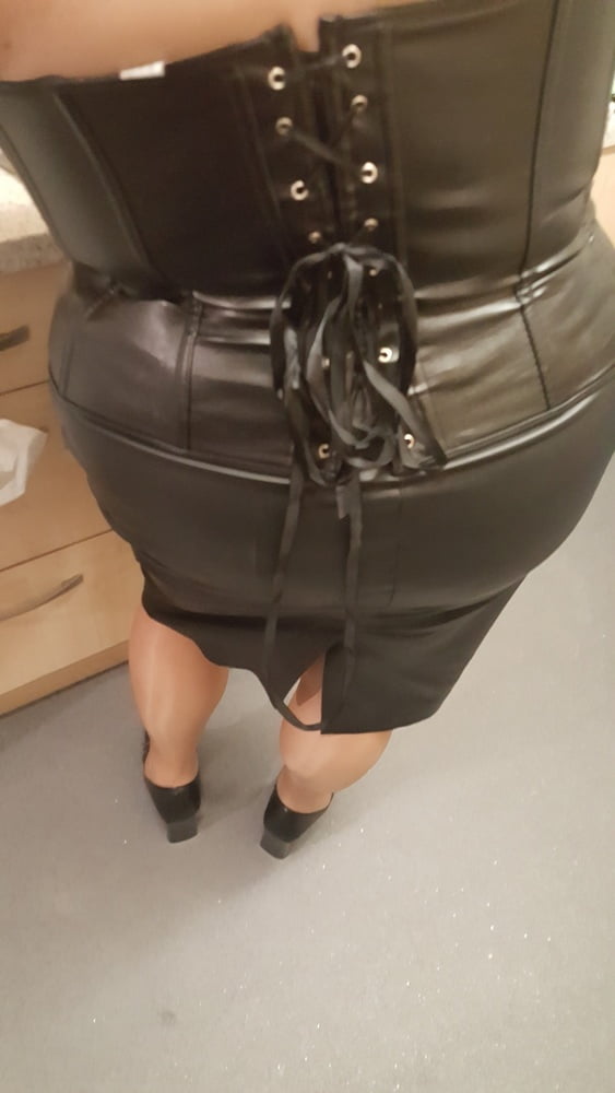 Black leather skirt and Corset #98002818