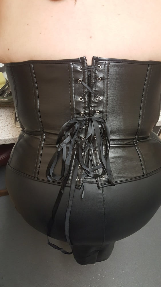 Black leather skirt and Corset #98002821