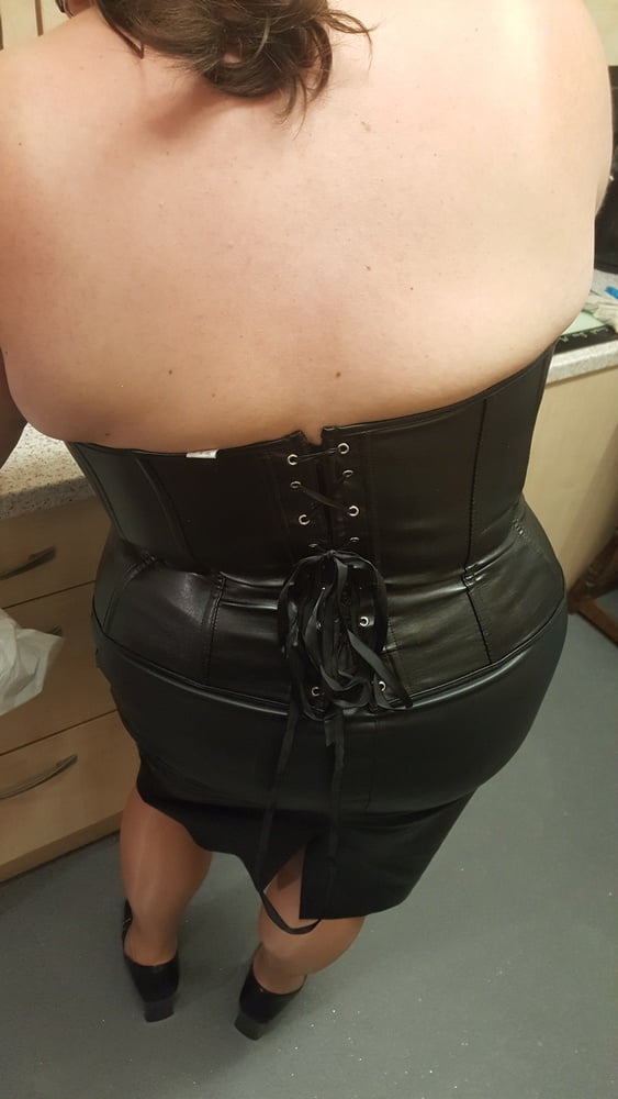 Black leather skirt and Corset #98002845