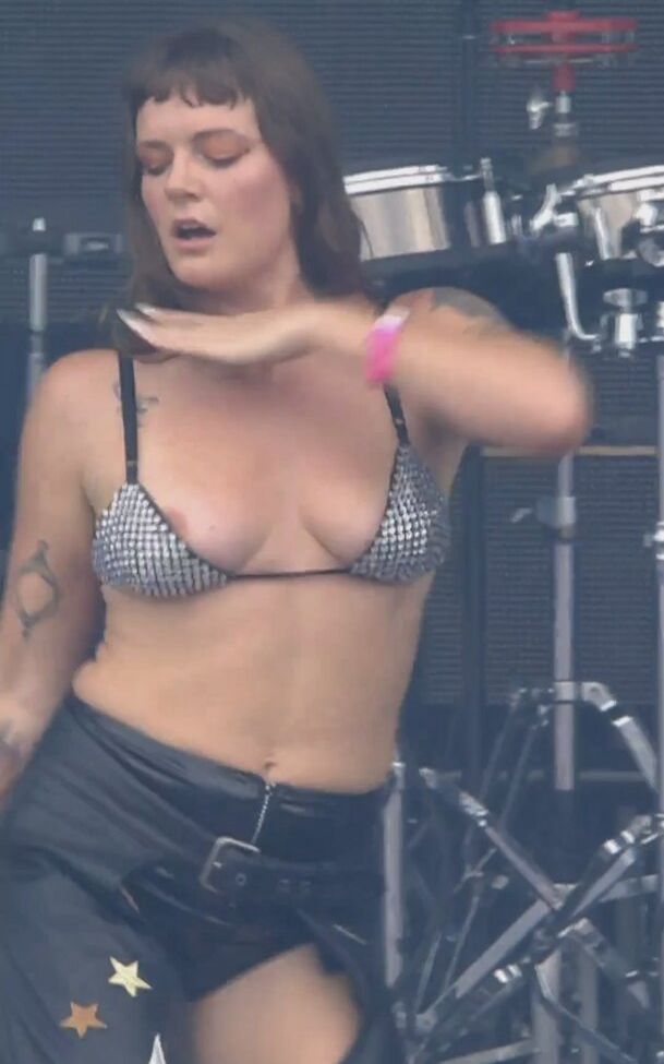 Tove Lo nuda #108857015