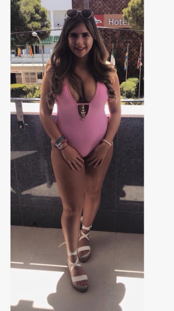 Facebook Random stunners #81735269