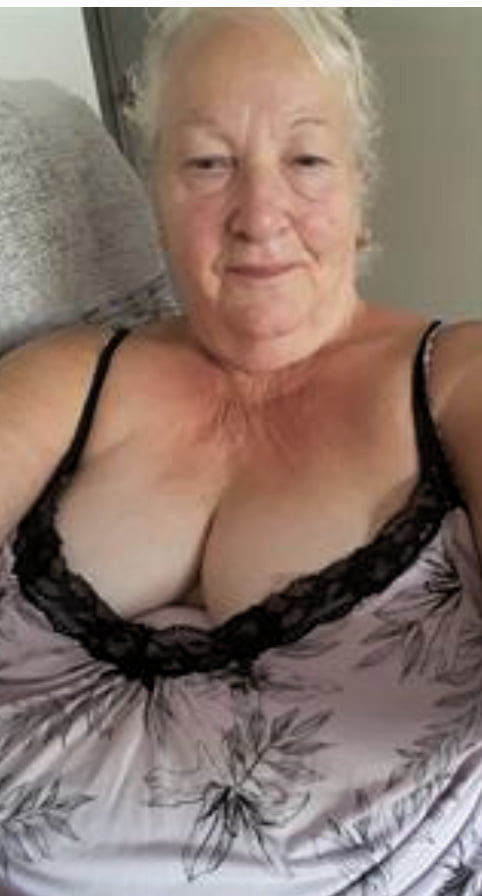 Nonne in biancheria intima
 #92299437