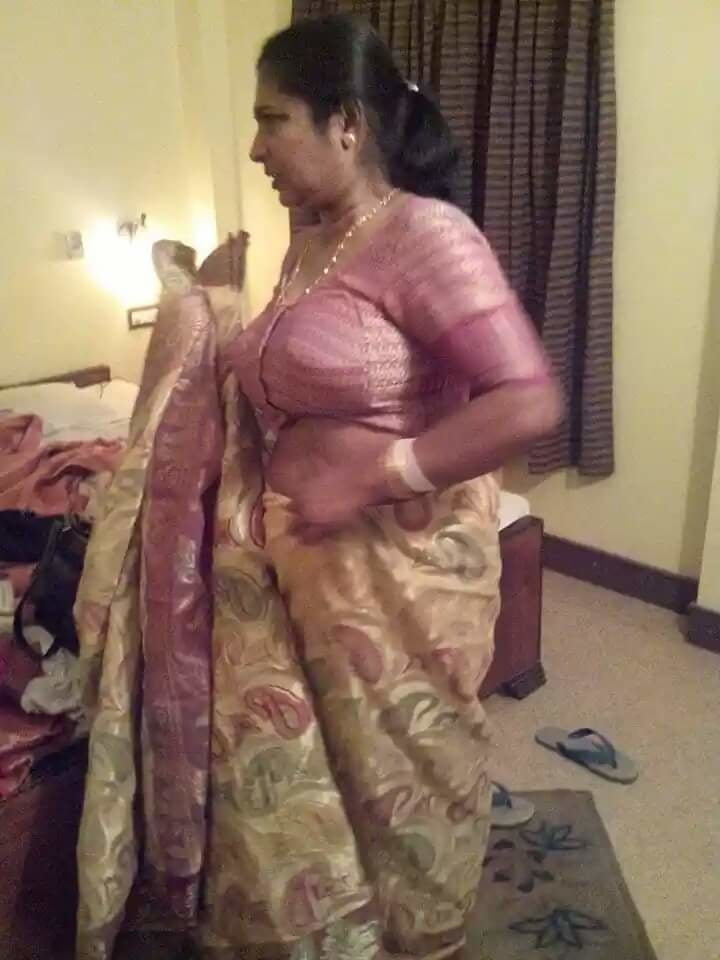 Indische Oma
 #87711119