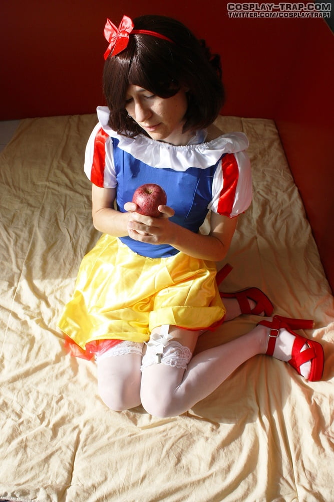 Crossdress cosplay Snow White and the horny poisoned apple #106983364