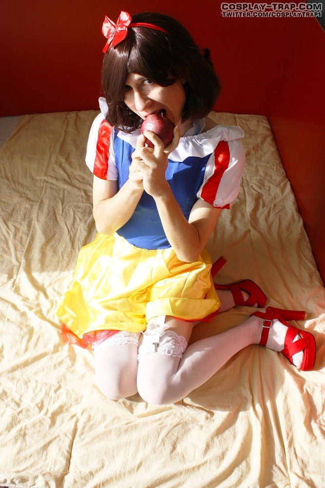 Crossdress cosplay Snow White and the horny poisoned apple #106983365