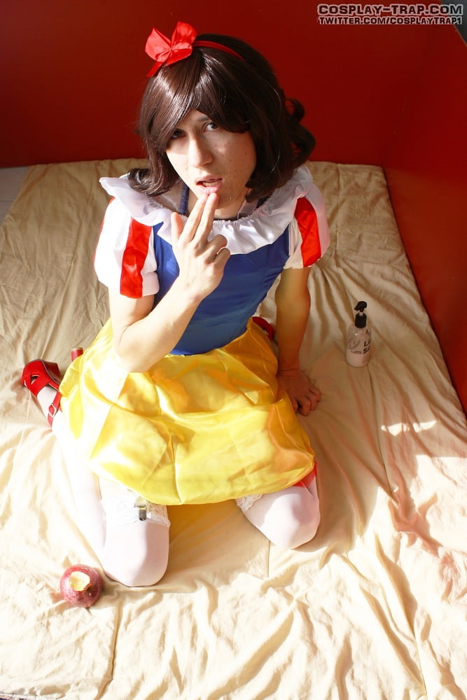 Crossdress cosplay Snow White and the horny poisoned apple #106983370