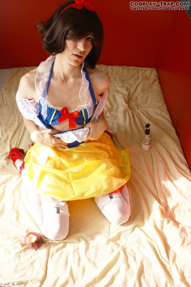 Crossdress cosplay Snow White and the horny poisoned apple #106983371